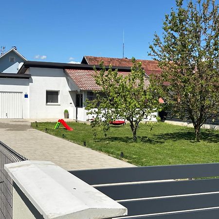 Kod Dide - Entry With Pin 0-24H Appartement Slavonski Brod Buitenkant foto