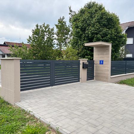 Kod Dide - Entry With Pin 0-24H Appartement Slavonski Brod Buitenkant foto
