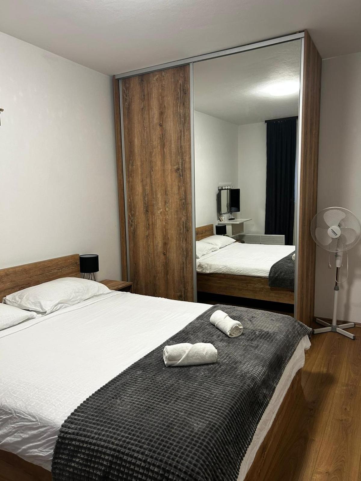 Kod Dide - Entry With Pin 0-24H Appartement Slavonski Brod Buitenkant foto