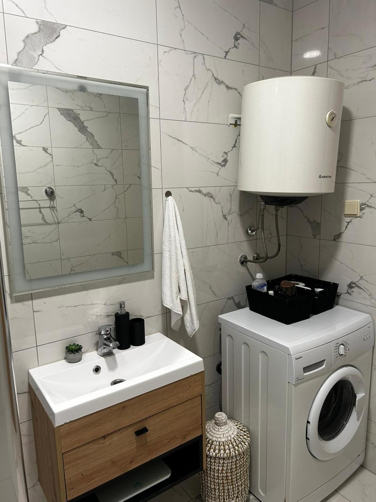 Kod Dide - Entry With Pin 0-24H Appartement Slavonski Brod Buitenkant foto