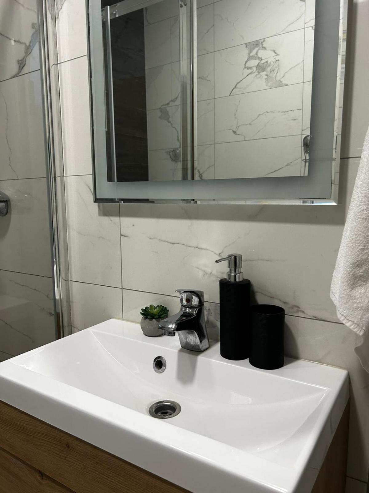 Kod Dide - Entry With Pin 0-24H Appartement Slavonski Brod Buitenkant foto
