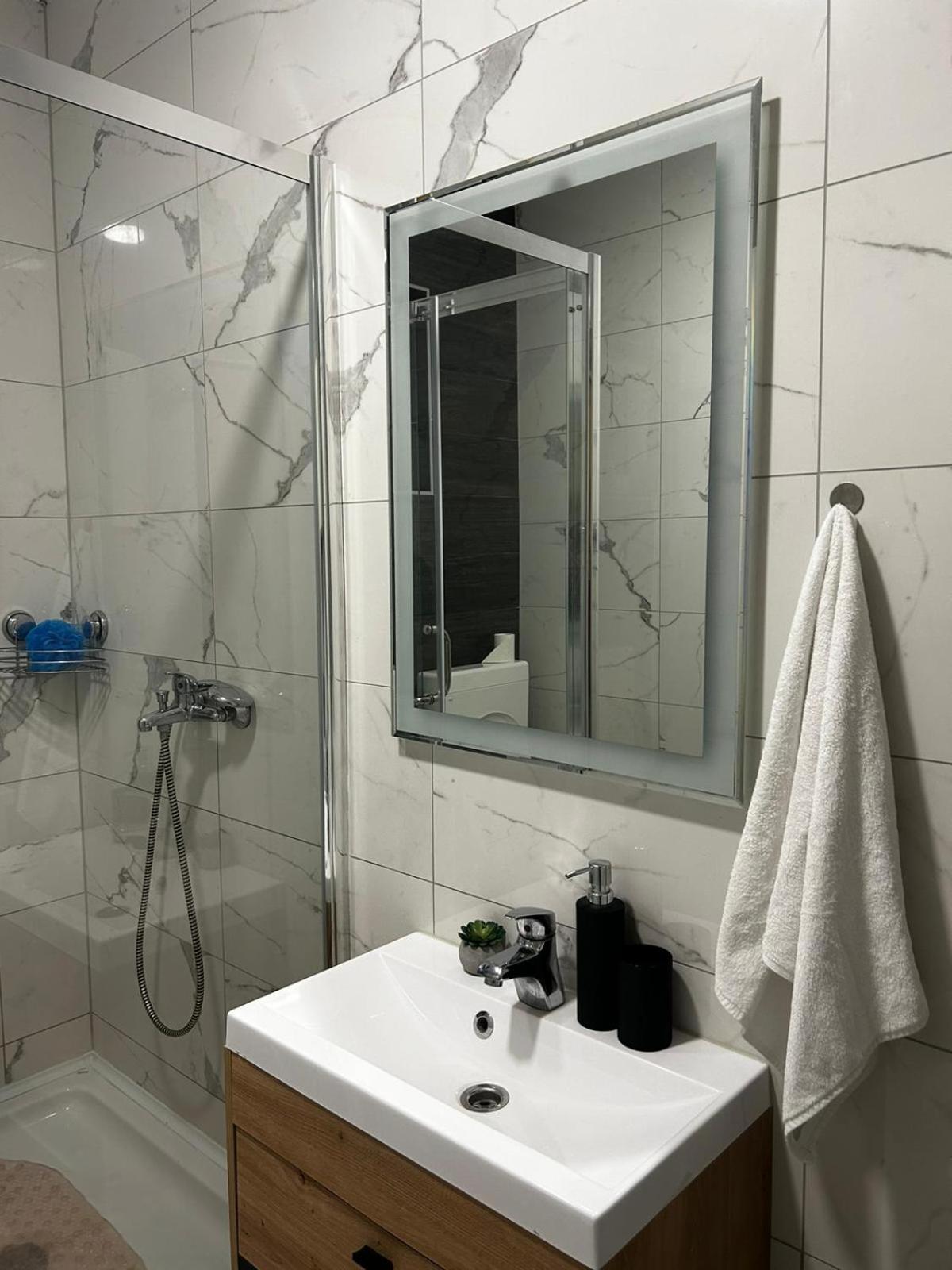 Kod Dide - Entry With Pin 0-24H Appartement Slavonski Brod Buitenkant foto
