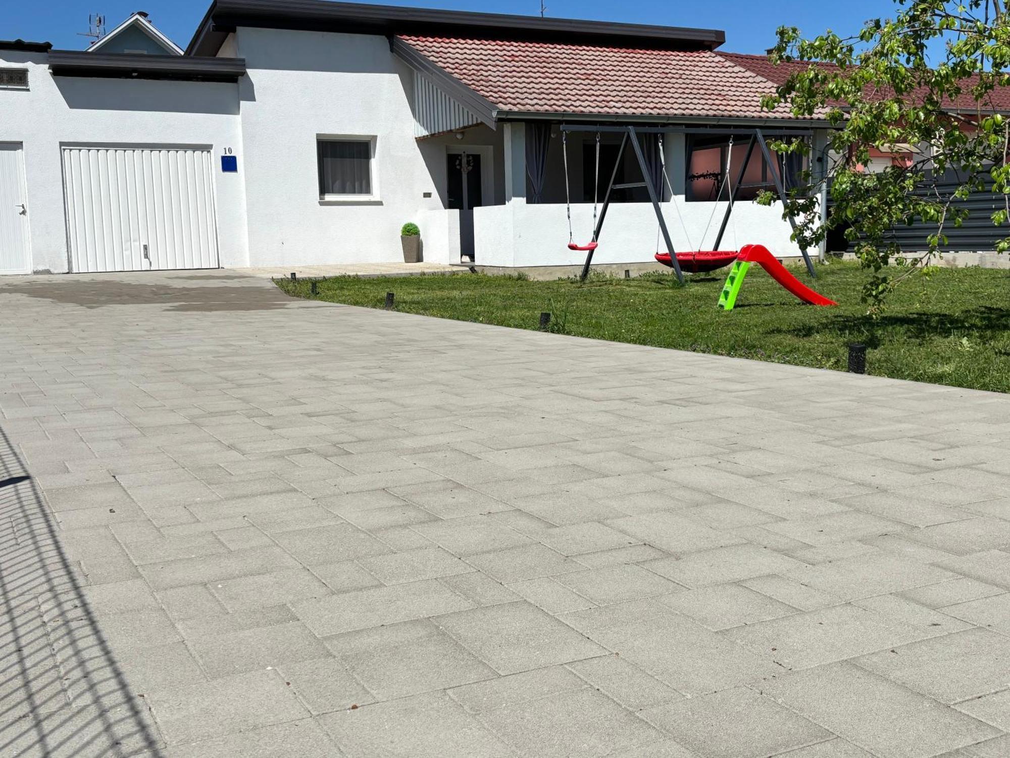 Kod Dide - Entry With Pin 0-24H Appartement Slavonski Brod Buitenkant foto
